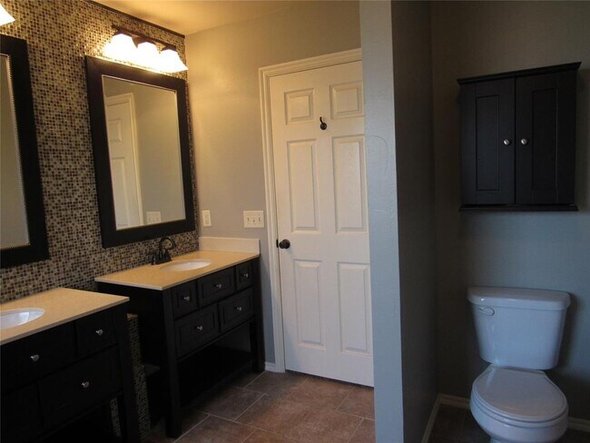 Building Photo - 17516 Black Hawk Dr