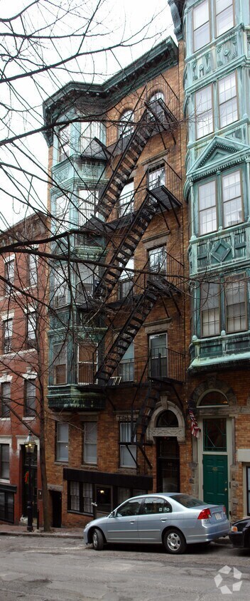 Building Photo - 42 Anderson St