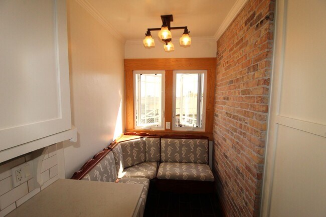 Building Photo - 916-920 Poli