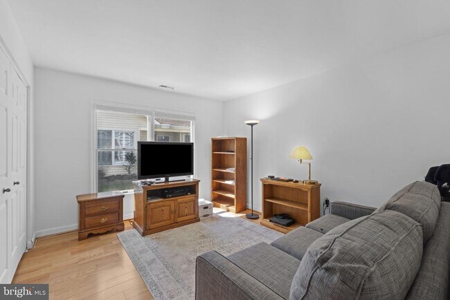Building Photo - 709 Sydney Terrace
