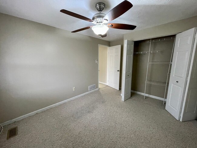Building Photo - South Fayette - Spacious 3 Bedroom, 2.5 Bath Townhouse - Hunting Ridge Community
