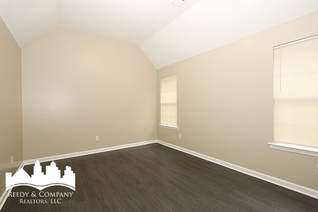 Building Photo - Modern Home with Master Bathroom