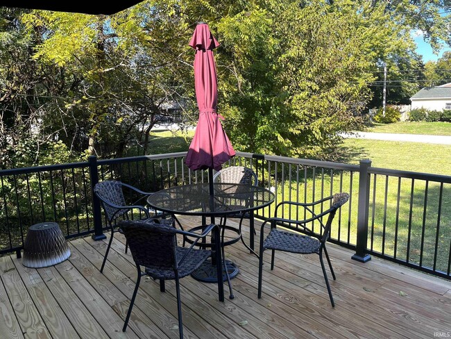 Building Photo - 624 Monroe St