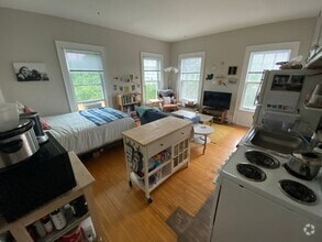 Building Photo - Second floor original guestroom of 1902 Ma...