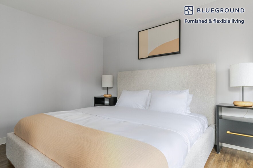 Building Photo - 8 W Chestnut St