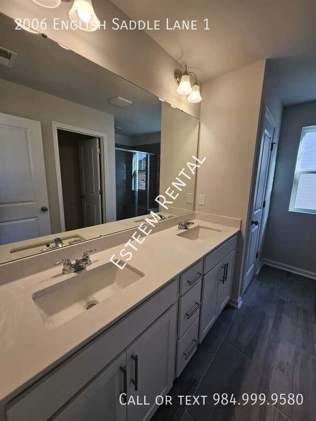 Building Photo - 2006 English Saddle Ln