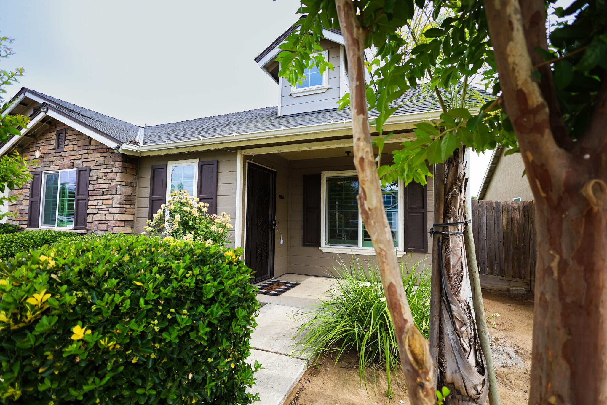 Building Photo - 6673 E El Monte Way