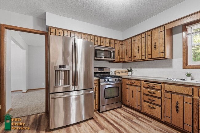 Primary Photo - 4 Bedroom Home in Burnsville