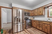 Building Photo - 4 Bedroom Home in Burnsville