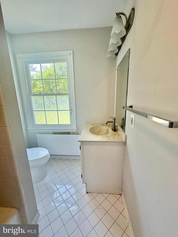 Building Photo - 703 Kentland Dr