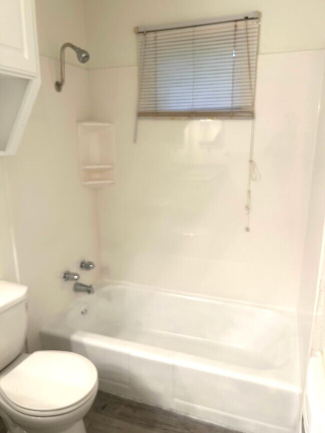 Building Photo - Beautifully Remodeled Home in Mountainview Area