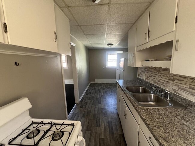 Building Photo - 4725 Lake Ave