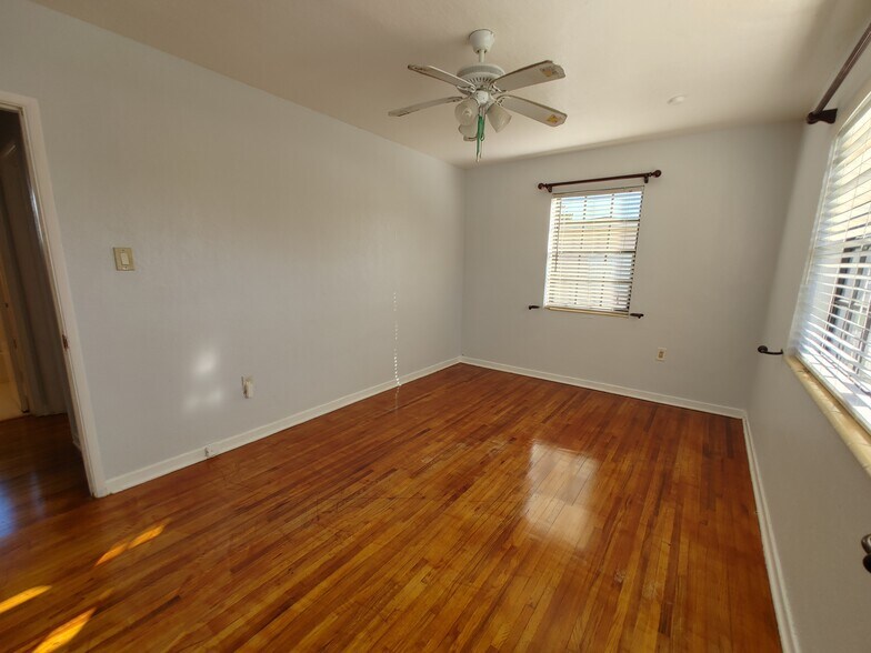 Building Photo - 14901 NW 9th Ct