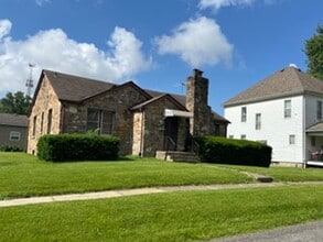 Building Photo - 2 Bedroom House in Troy with Washer/Dryer Hookups and Storage Basement!!