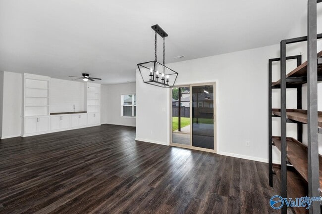 Building Photo - 171 Kingswood Dr
