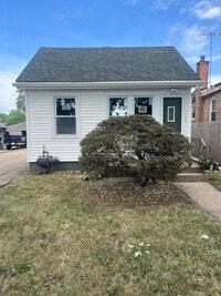 Building Photo - 13709 S School St