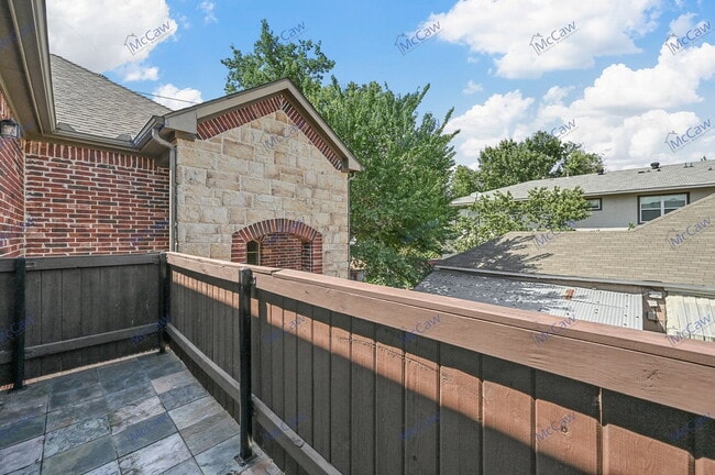 Building Photo - 5211 Mission Ave