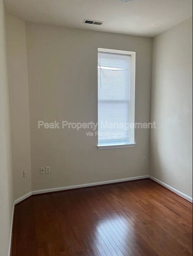 Building Photo - 1106 W Main St