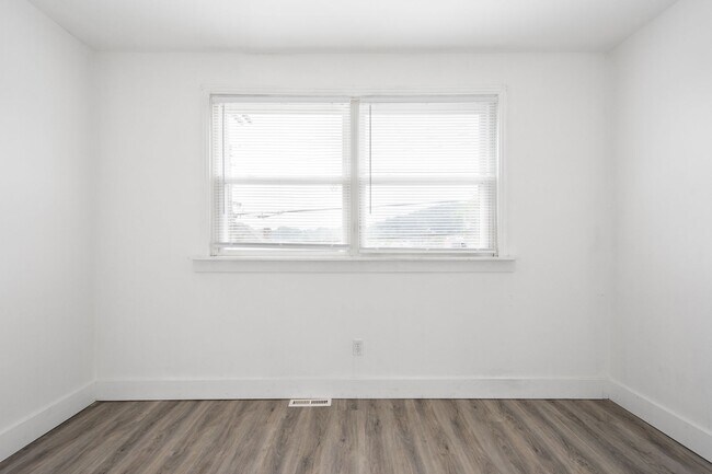 Building Photo - Stunning 3 bed, 2.5 bath home in McKees Rocks available October 1!