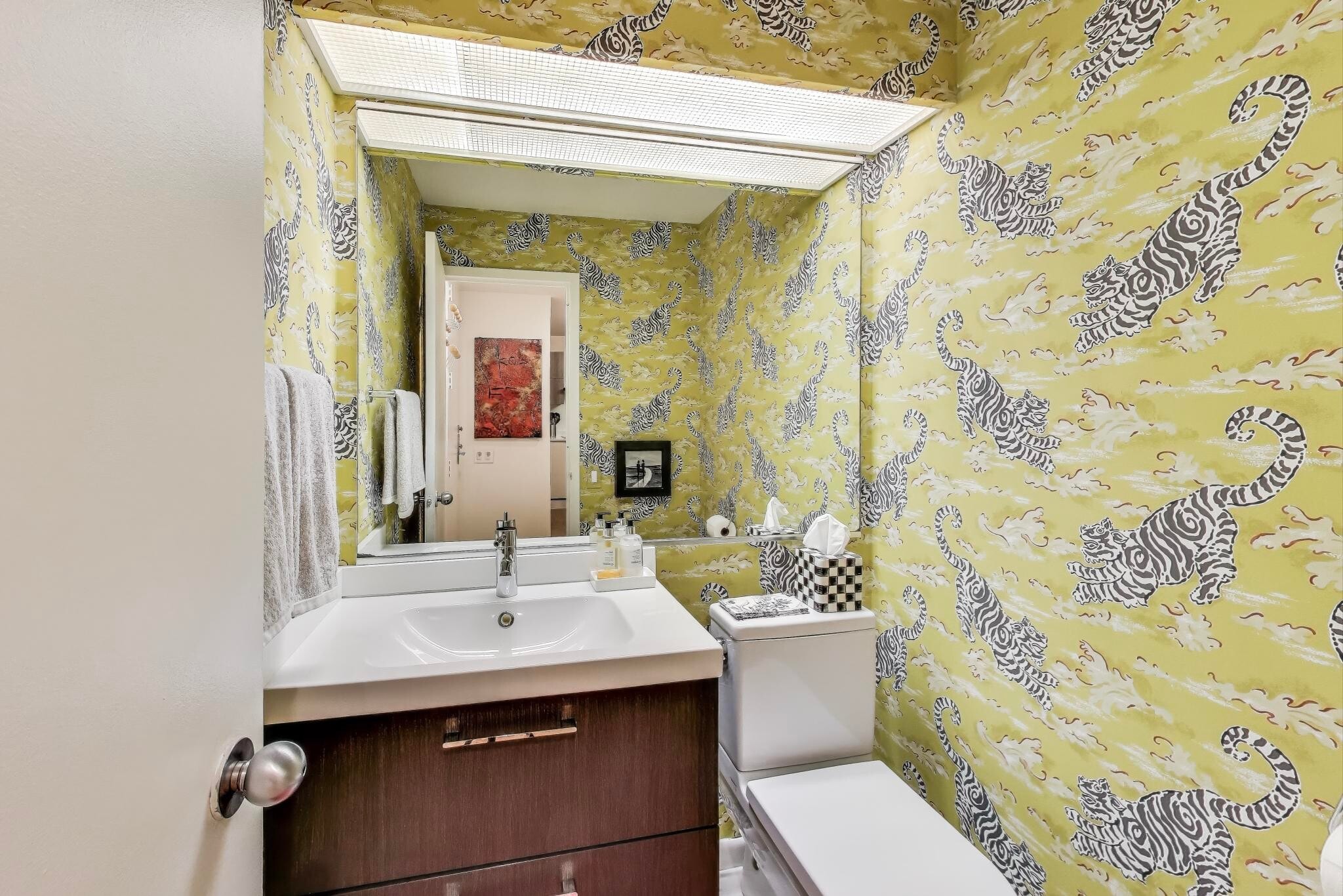 Building Photo - 110 E Delaware Pl