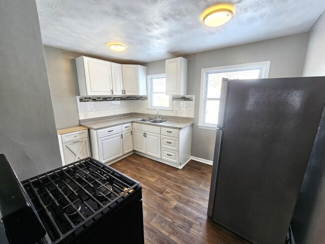 Building Photo - 18413 Lewis Dr