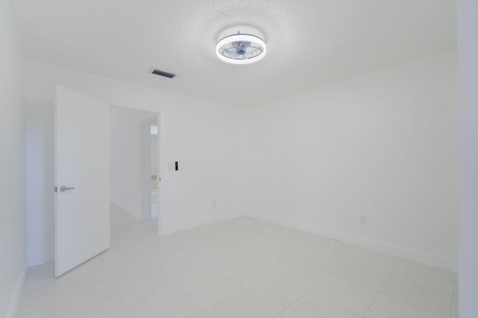 Building Photo - 6090 Aloma Ln