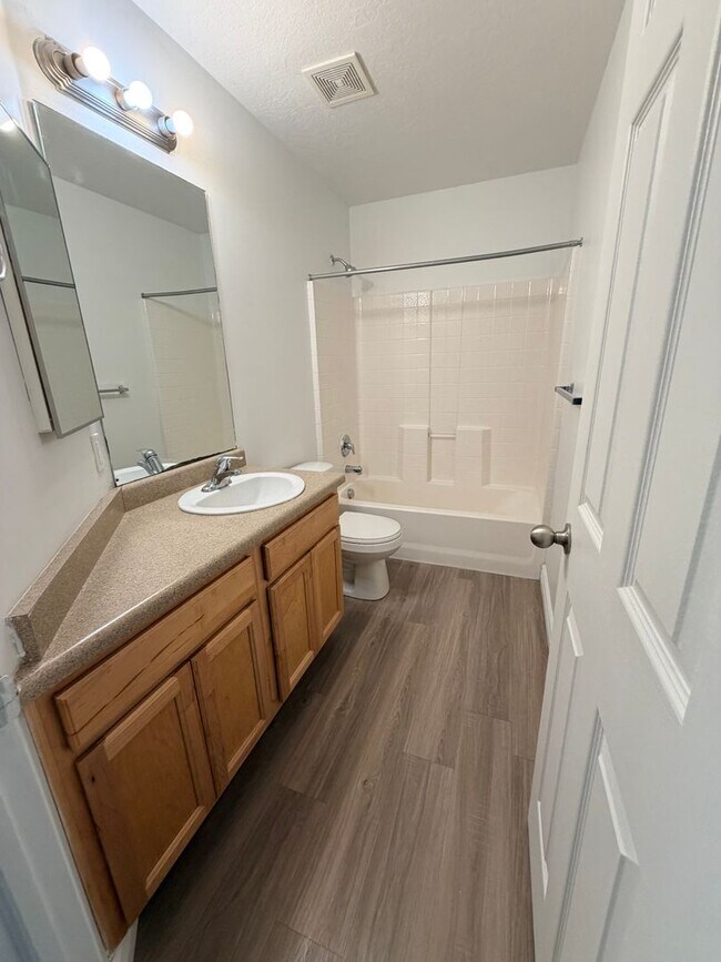 Building Photo - PAY NOTHING UNTIL AUGUST 1ST- 3 Bed, 2.5 Bath Townhome in Pleasant Grove