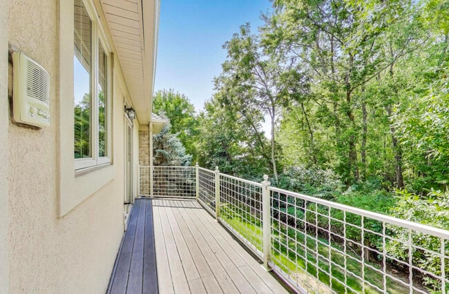 Building Photo - 11 Beaconsfield Ct