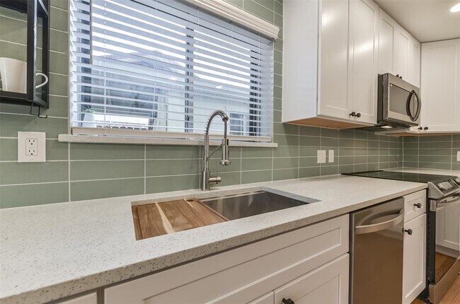 Building Photo - 22803 Merrymount Dr