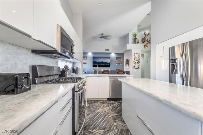 Building Photo - 2076 E Wigwam Ave