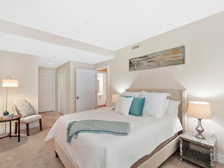 Building Photo - 321 Hammond Pond Pky