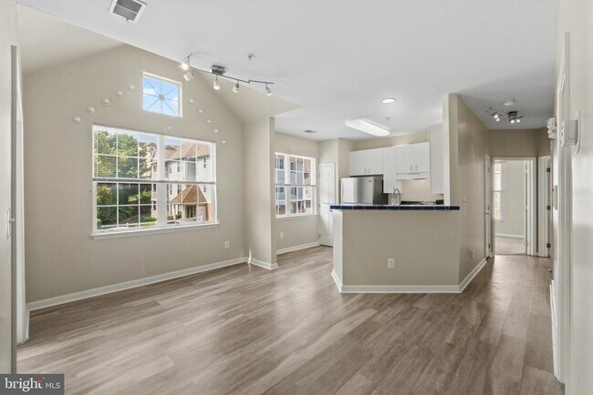Building Photo - 5000 Willow Branch Way