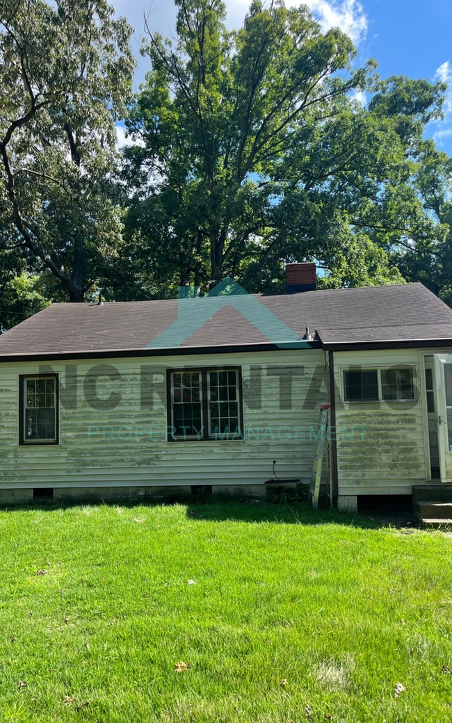 Building Photo - 1608 W Florida St