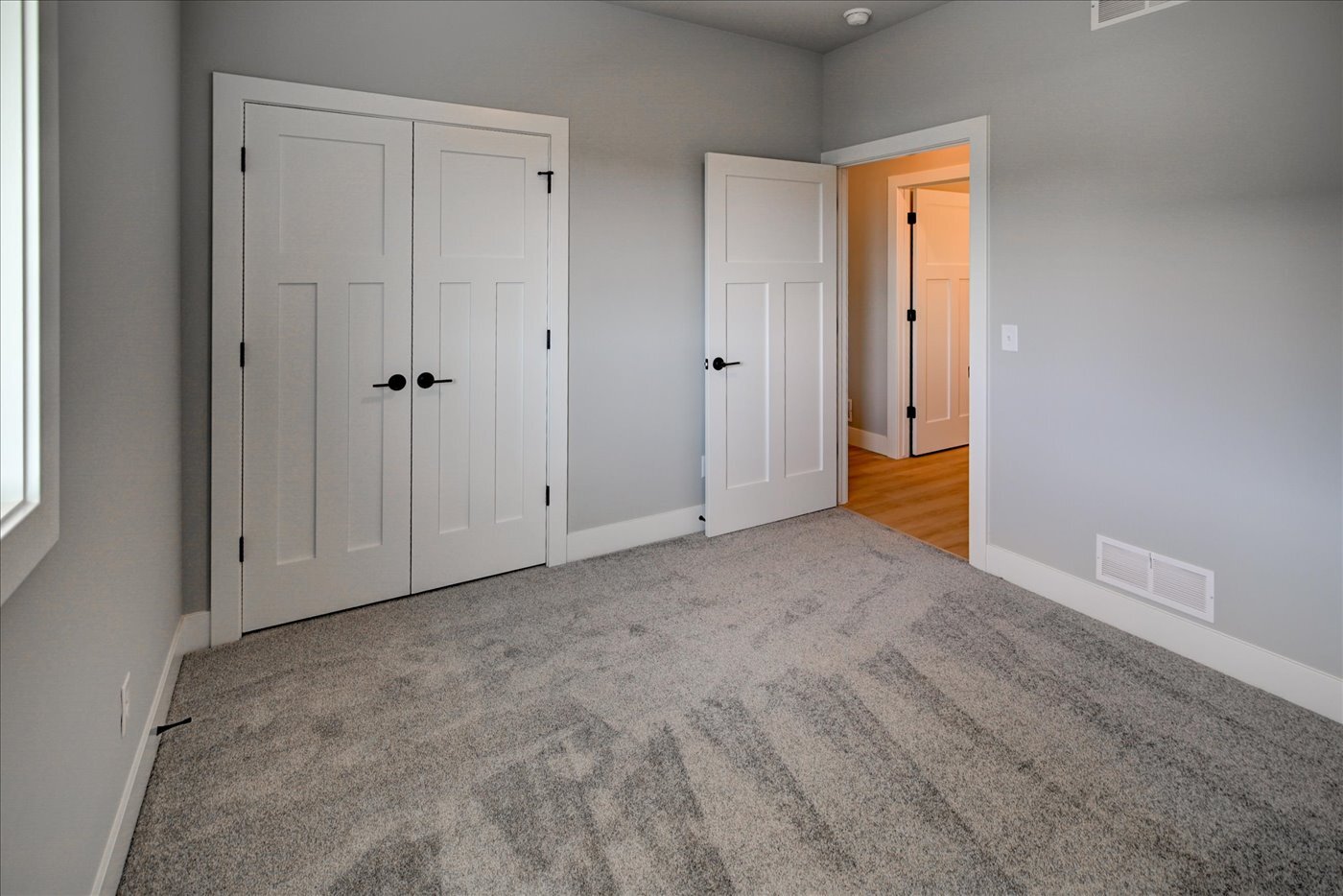 Building Photo - 2949 Blue Grass Dr