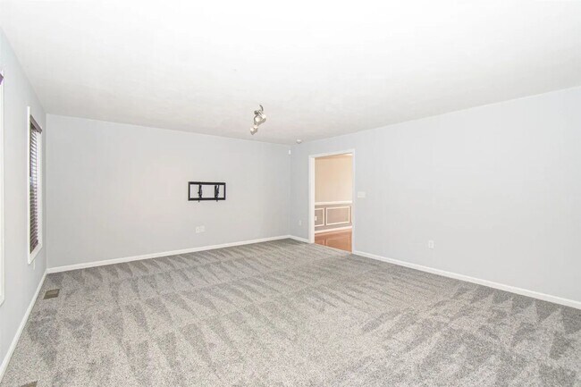 Building Photo - 1075 New Village Dr NW