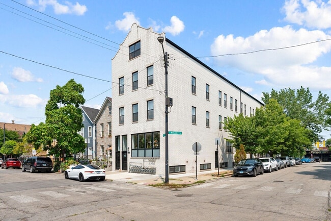 Building Photo - 1900 W 17th St