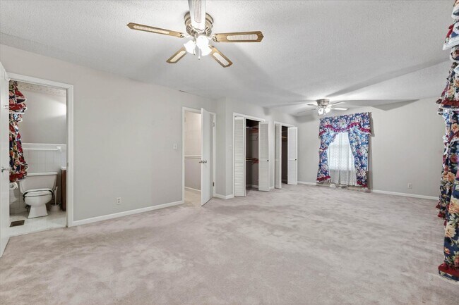 Building Photo - 2 Bedroom Dog Friendly Home For Rent With Large Bonus Room!