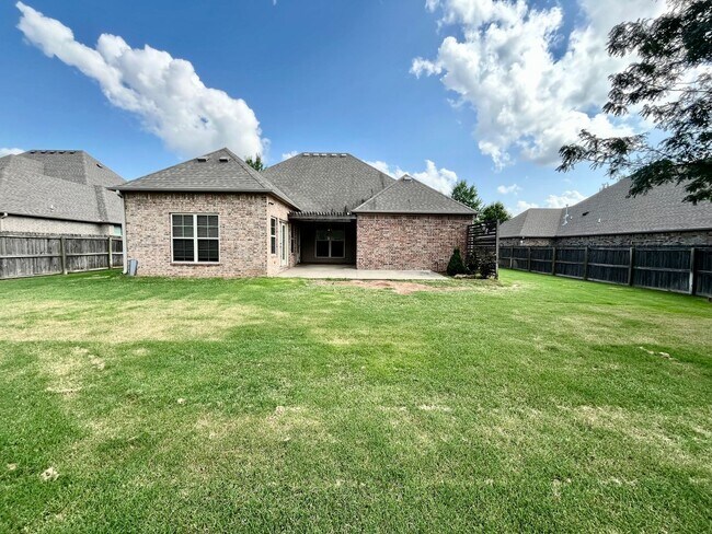 Building Photo - 3640 W Bowling Green Pl