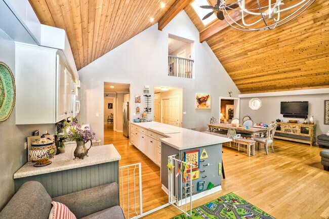 Building Photo - 565 Juneberry Rd