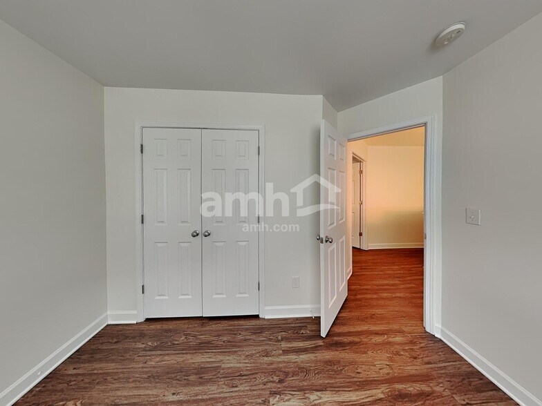 Building Photo - 120 Hawleyville Ln