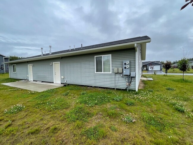 Building Photo - 1550 N Tinitun Cir