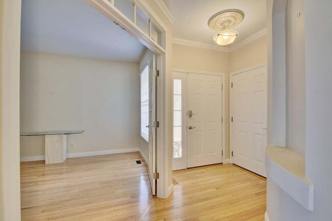 Building Photo - 459 Pinnacle Way