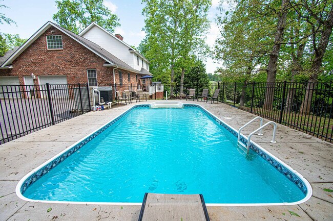 Building Photo - 48 Sherry Ln