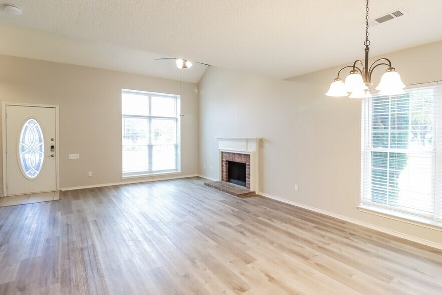 Building Photo - 427 Chancellorsville Dr