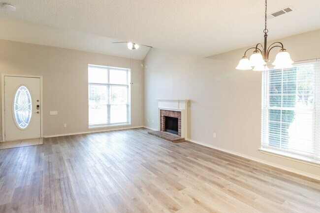 Building Photo - 427 Chancellorsville Dr