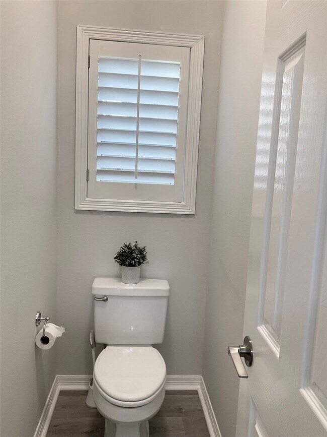 Building Photo - 25818 Overlake Dr