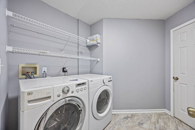 Building Photo - 200 Waterford Dr