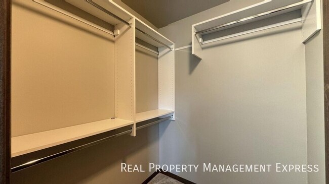 Building Photo - Modern 3 Bed, 2.5 Bath with Loft | Located...