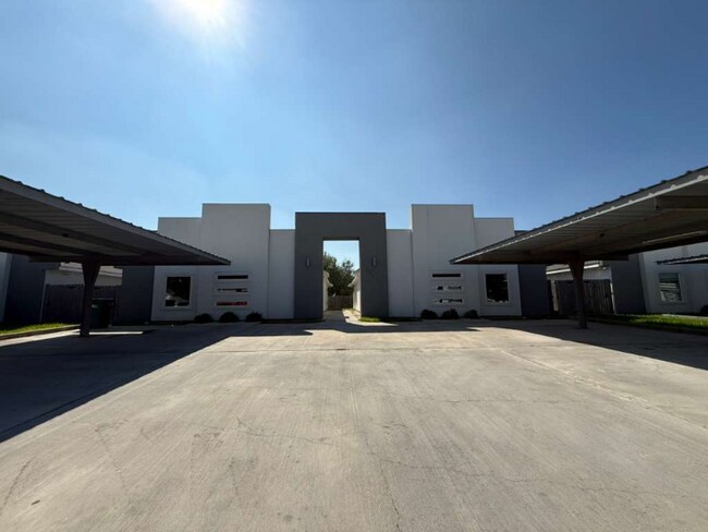 Building Photo - 1307 W Heritage Dr