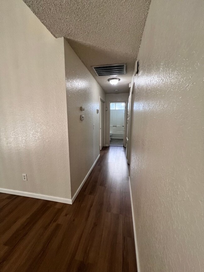 Building Photo - Pretty 3 bedroom 2 bath home in Modesto